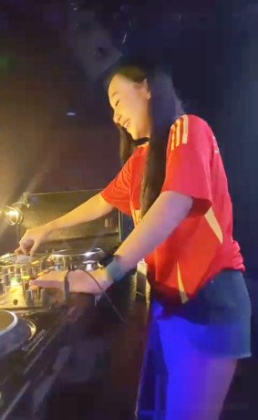 dj-disk-jockey-citra-studio-big-1