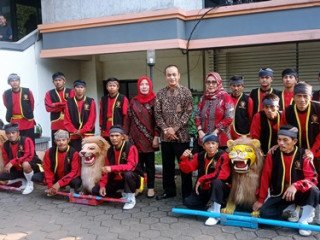grup-sisingaan-pak-hari