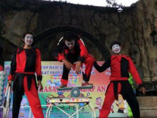 akrobat-show-citra-studio